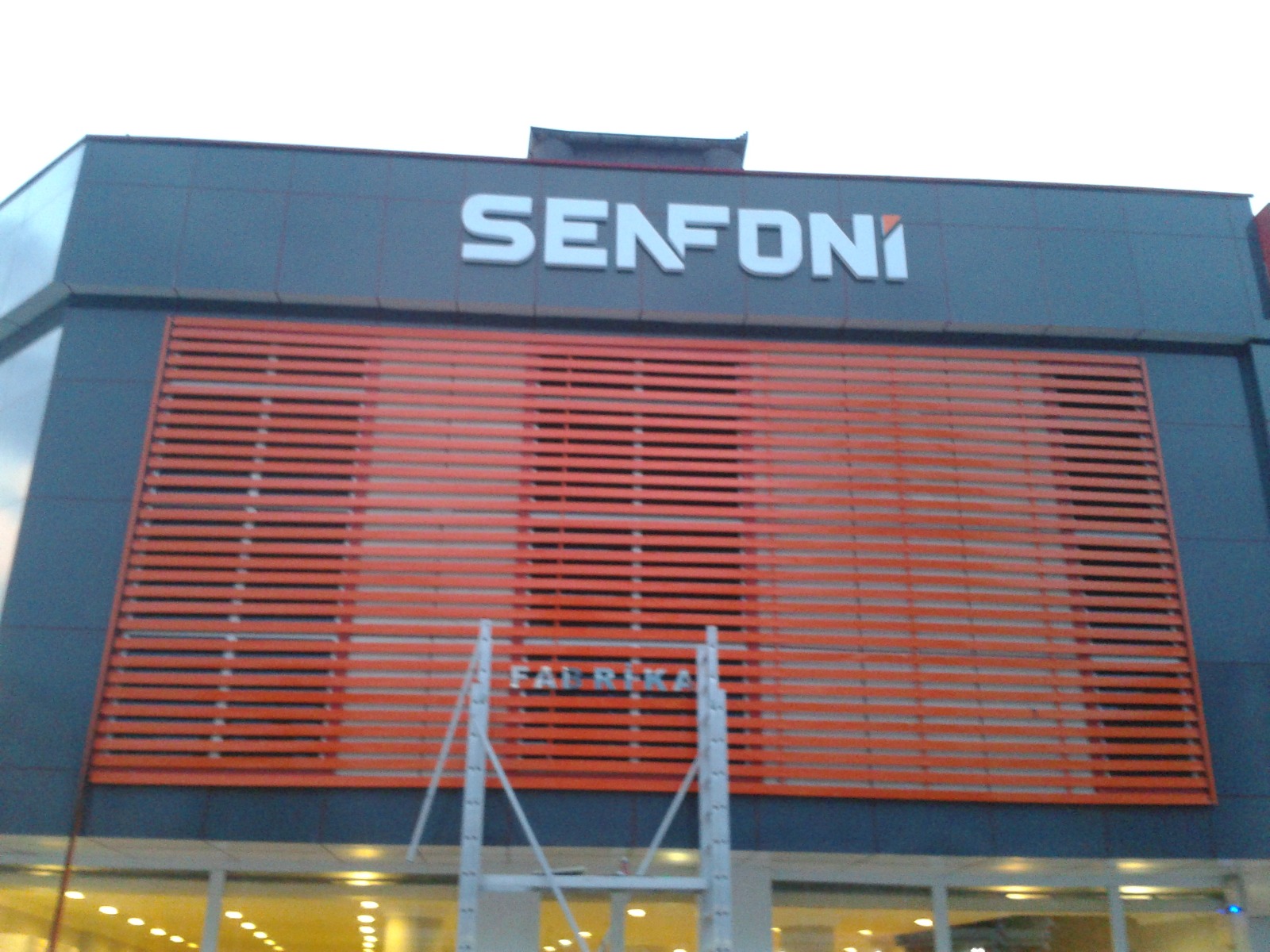 Senfoni Işıksız Tabela