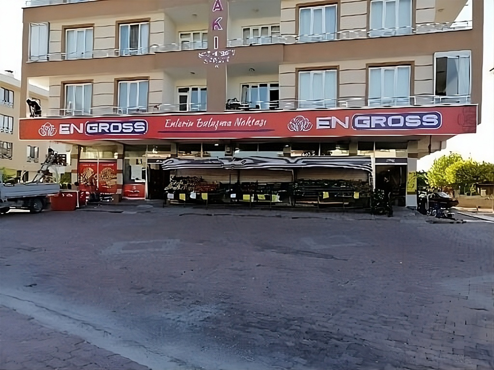 En Gross Işıksız Tabela